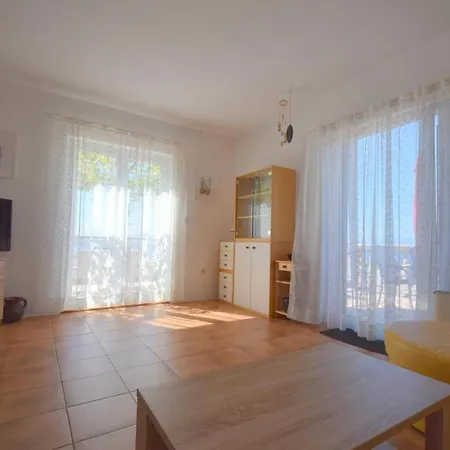 Apartment In Omisalj/insel Krk 13339